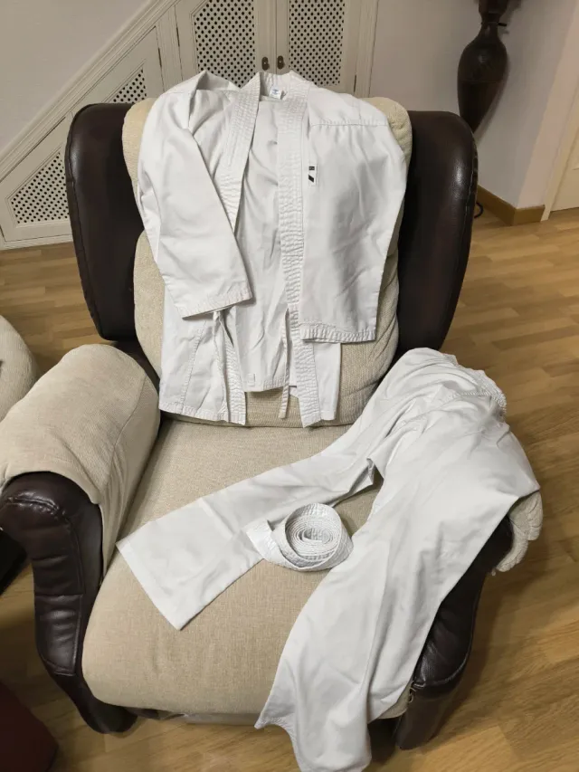 Kimono Karate Decathlon Blanco 1,40 cm.