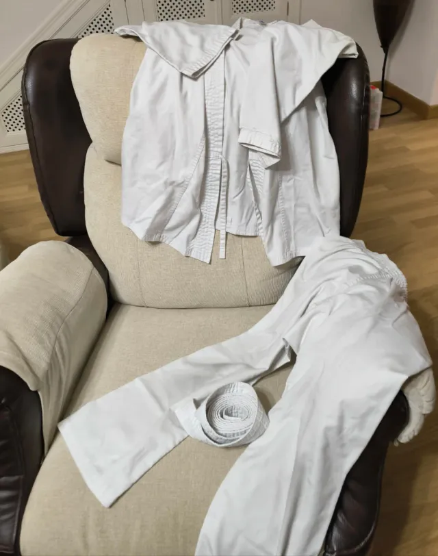 Kimono Karate Decathlon Blanco 1,40 cm.