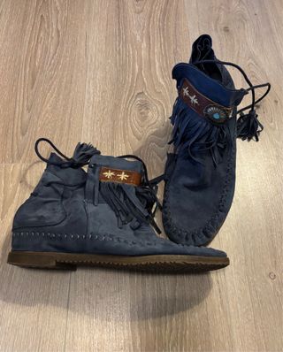 Botines de ante azul con flecos