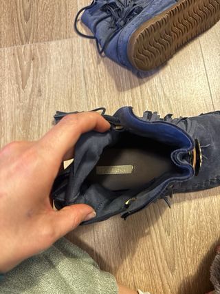 Botines de ante azul con flecos