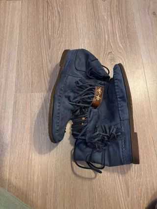 Botines de ante azul con flecos