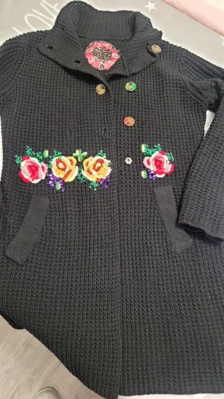 Chaqueta de punto Desigual bordada