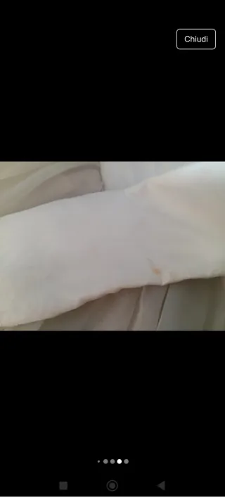 Bellissimo abito da sposa con strascico