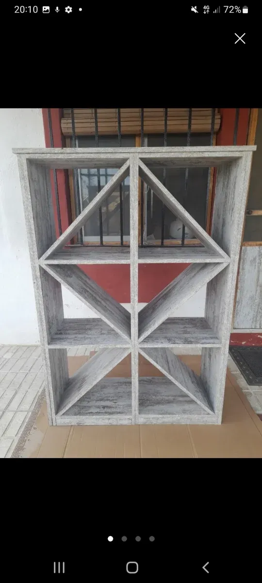 Estantería de madera para vinos