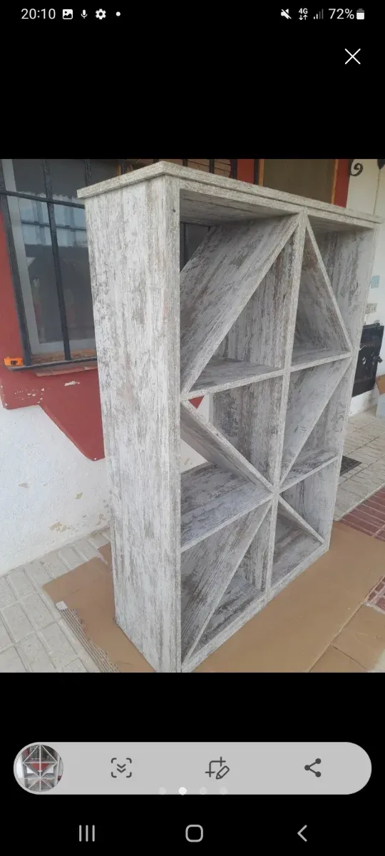 Estantería de madera para vinos