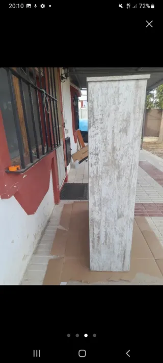 Estantería de madera para vinos