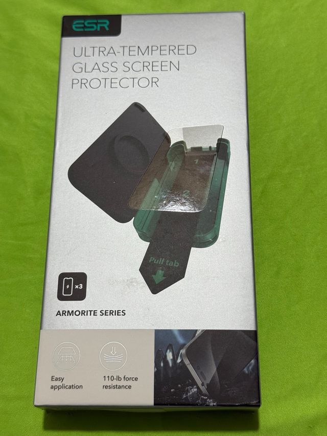 Protezione schermo in vetro temperato ESR per iPhone 16 Pro Max