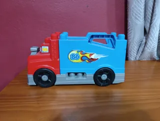 Mega Bloks + 5 coches y camión con rampa
