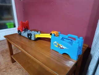 Mega Bloks + 5 coches y camión con rampa