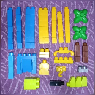 Mega Bloks + 5 coches y camión con rampa