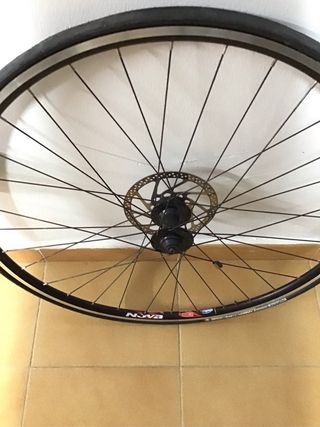 Llantas y cubierta de bicicleta