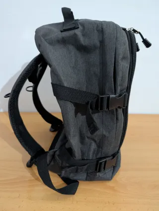 Mochila de equipaje de mano gris