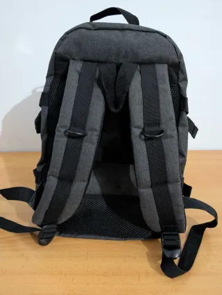 Mochila de equipaje de mano gris