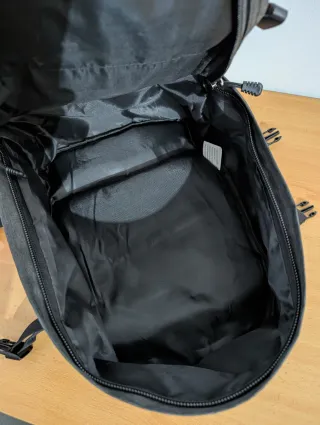 Mochila de equipaje de mano gris