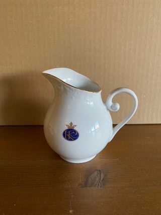 Vajilla antigua de porcelana