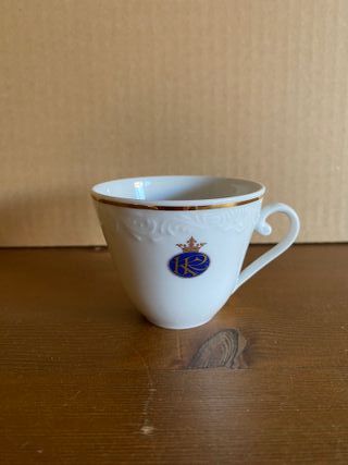 Vajilla antigua de porcelana