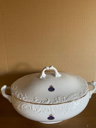 Vajilla antigua de porcelana