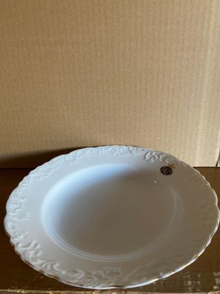 Vajilla antigua de porcelana