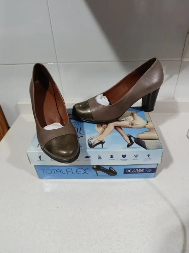 ZAPATOS DESIREÉ TOTAL FLEX. COMO NUEVOS. Talla 39.