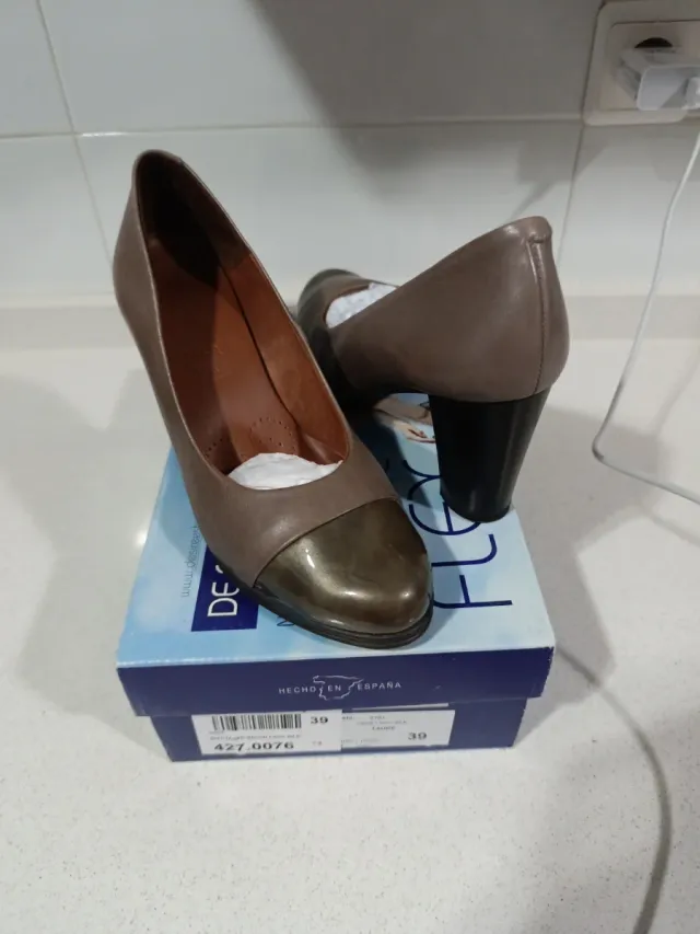 ZAPATOS DESIREÉ TOTAL FLEX. COMO NUEVOS. Talla 39.