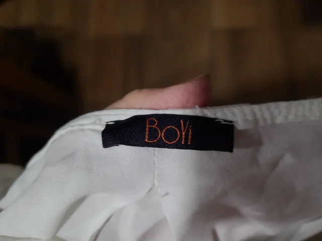 Camicia bianca con spalline