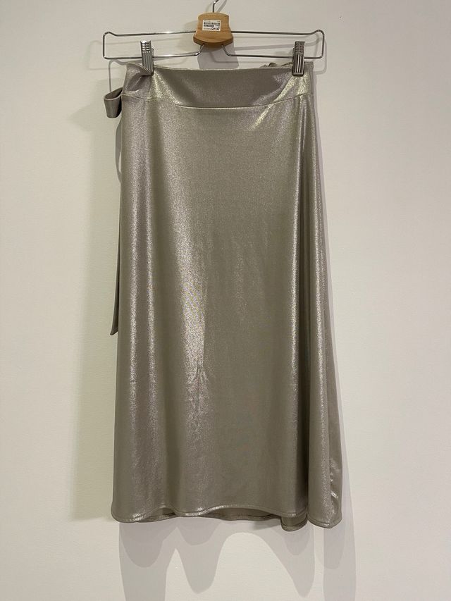 Falda pareo plateada