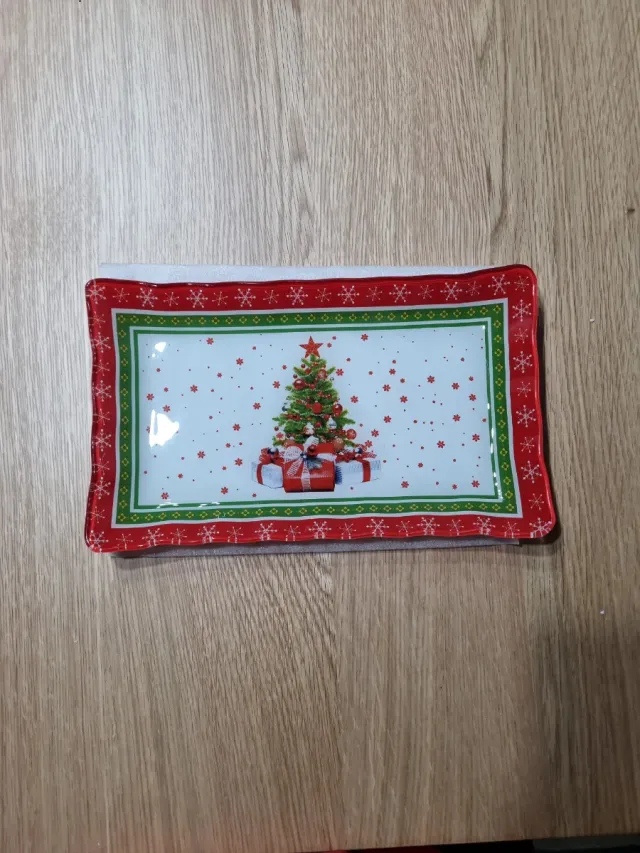 Vassoio natalizio con albero e regali