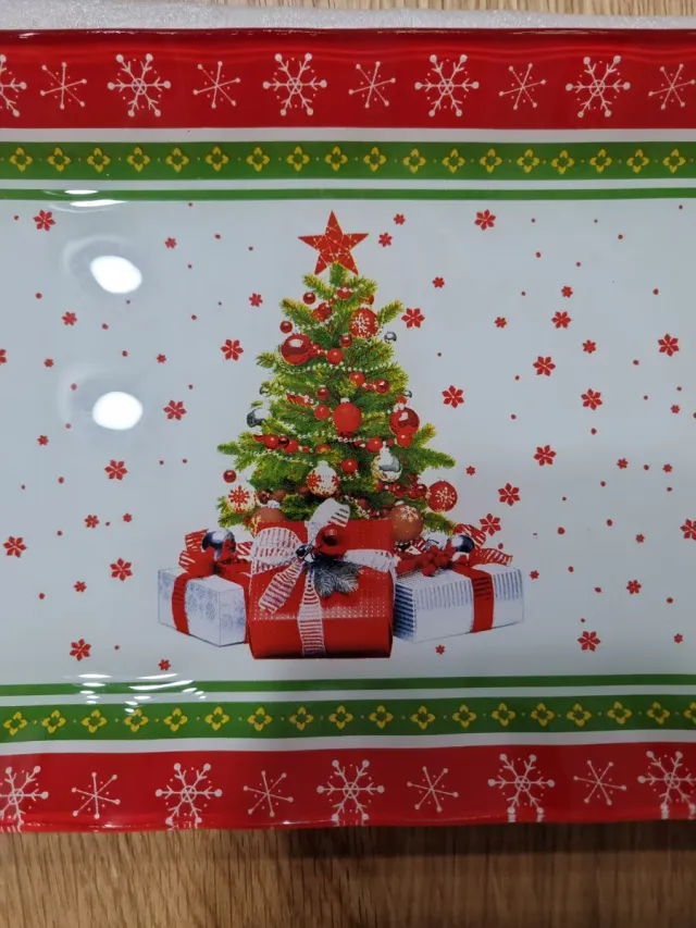 Vassoio natalizio con albero e regali