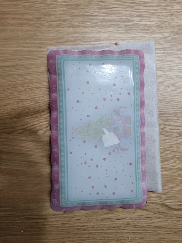 Vassoio natalizio con albero e regali