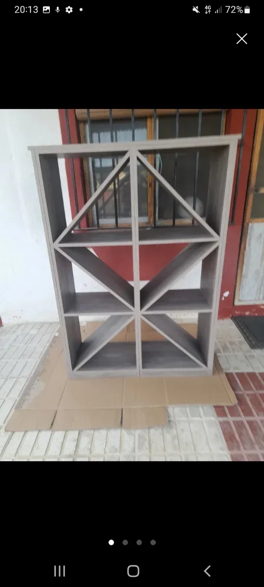 Estantería de vino gris madera