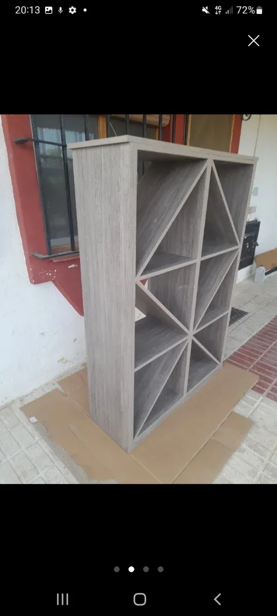 Estantería de vino gris madera