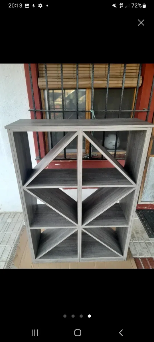 Estantería de vino gris madera