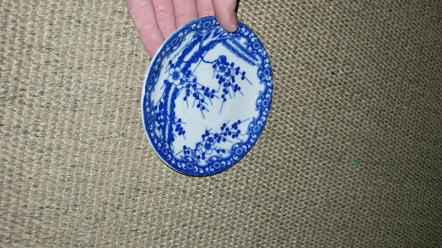 Plato decorativo azul y blanco