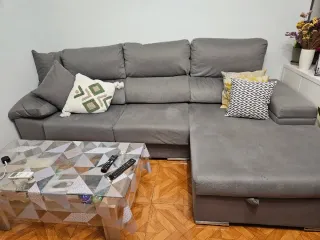 Sofá gris cheslong
