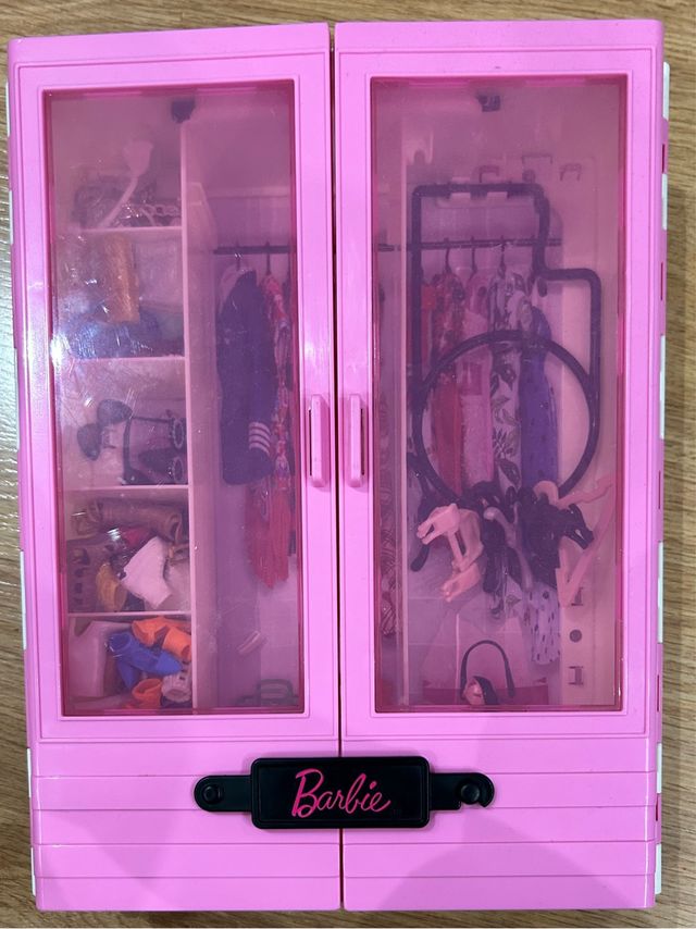 Guarda-roupa Barbie com acessórios
