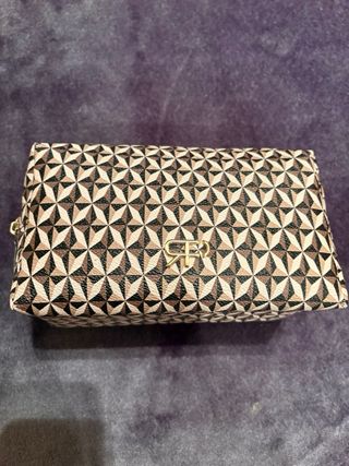 Neceser Parfois estampado geométrico