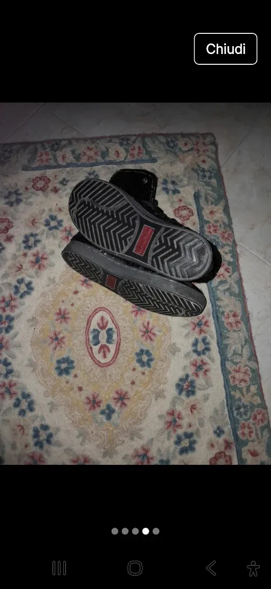 Stivaletti neri con lacci e paillettes