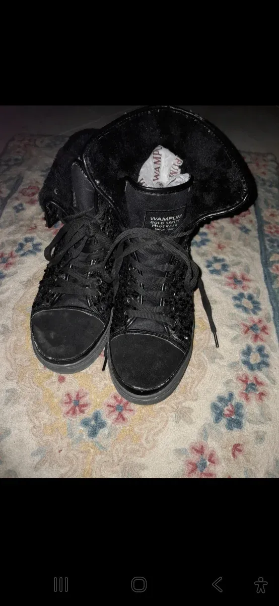 Stivaletti neri con lacci e paillettes