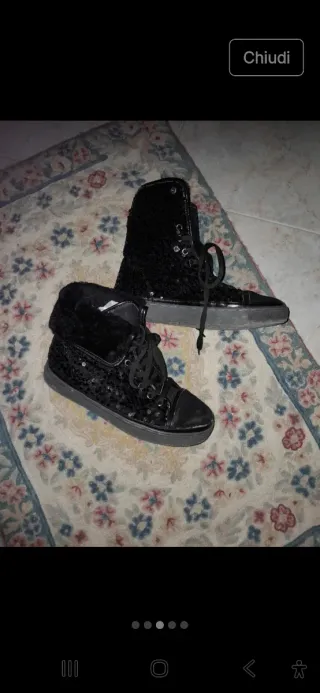 Stivaletti neri con lacci e paillettes