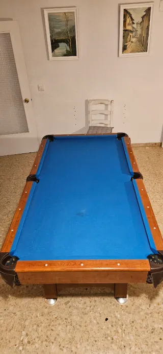 Mesa de billar con accesorios incluidos
