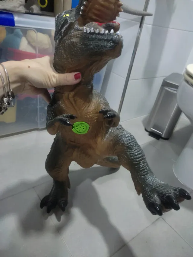 Dinosaurio de juguete grande con sonido