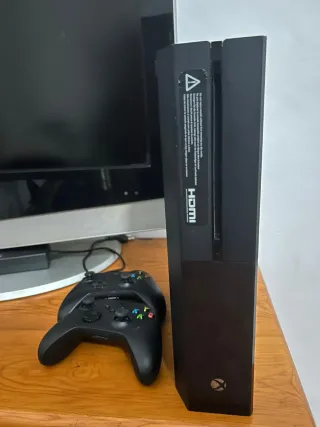 Xbox One Negra con 2 Mandos