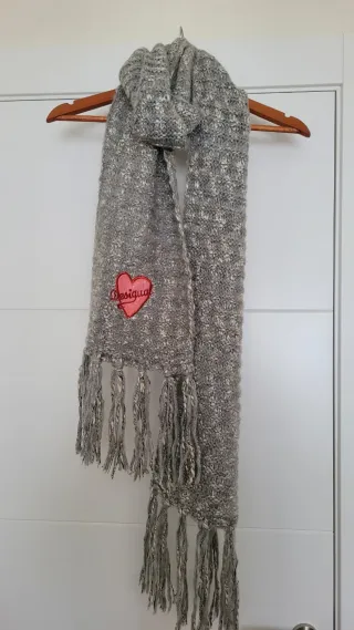 BUFANDA Marca DESIGUAL