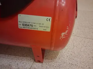 Compresor de aire rojo