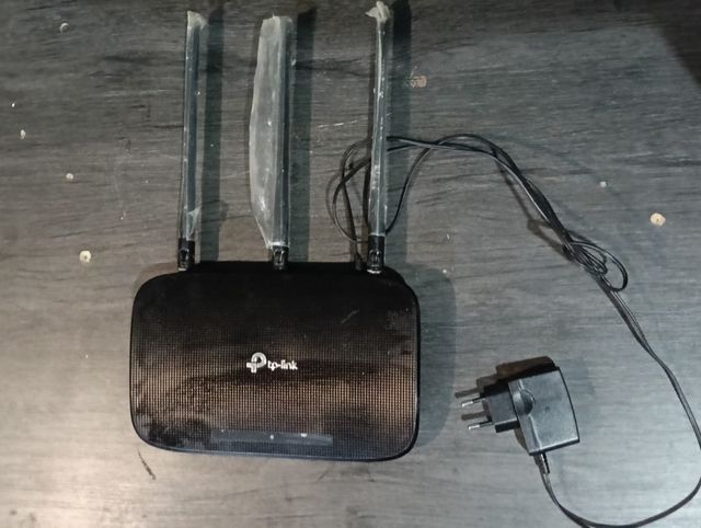 Router TP-Link Negro con Antenas