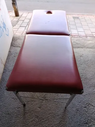 CAMILLA PLEGABLE EN COLOR GRANATE