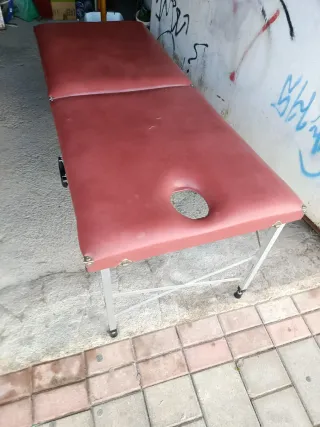 CAMILLA PLEGABLE EN COLOR GRANATE