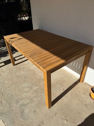 Mesa de exterior de madera
