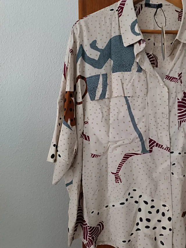 Camisa estampada nueva