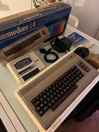 Commodore 64 + Accessori